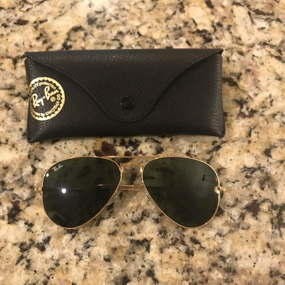 Classic Rayban Aviators Gold detail